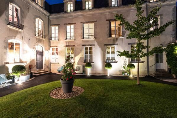 A Cote De La Place Du Pilori Angers Exterior photo
